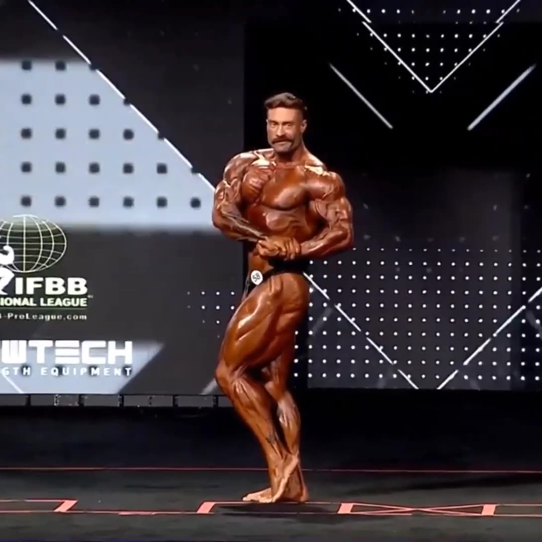 Bodybuilding Aesthetic Posing Routine at the 2024 Mr Olympia Classic