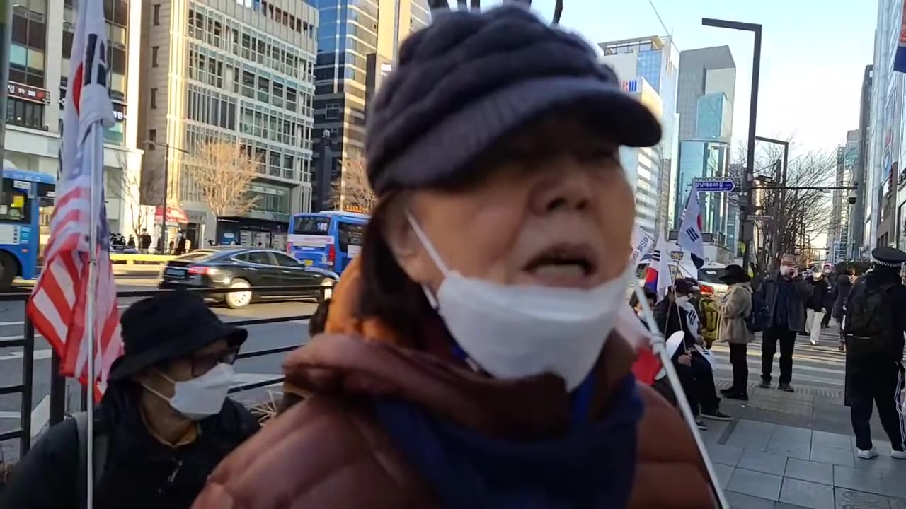 20210227_V3_S01(JyXSyX1ewjw)젊은이들에 전단지를 주는데 관심이_ X 표를 하고 거절을_ 강남역에서