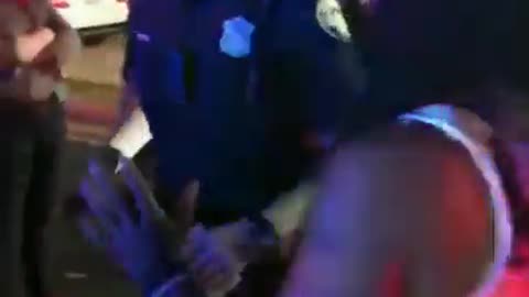 Huge Crowd in Atlanta Threatens Police Just For Being White