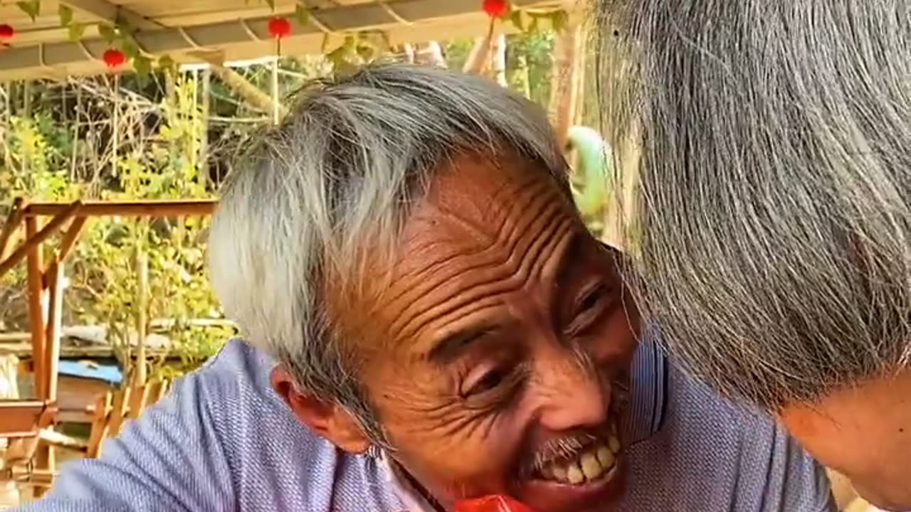 Laughter video chinese