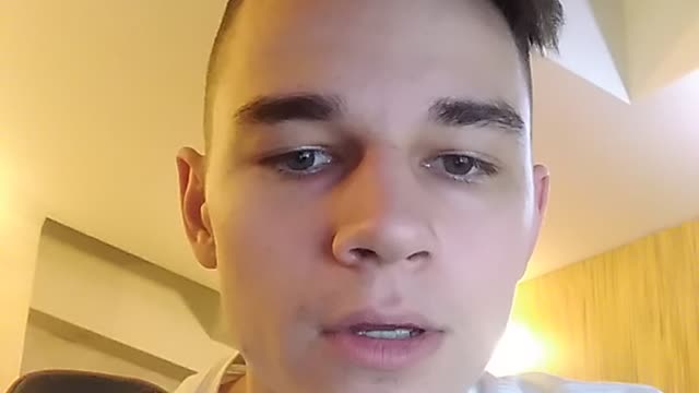 Russian guy tells other people's jokes in English #3