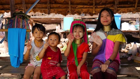 Eating with Asia’s Long Neck Tribe!! Food Never Seen Before!!
