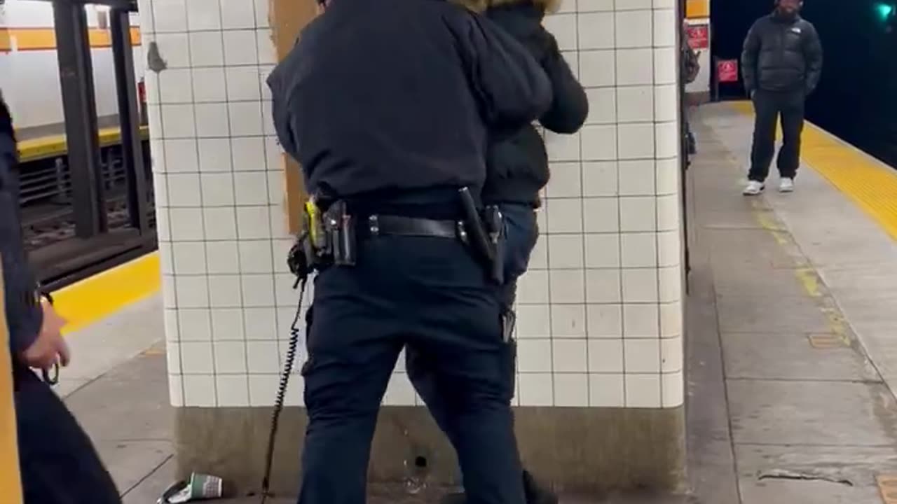 NYPD brutally arrested someone for not paying a $2.90 7th Ave. F/G station in Brooklyn.