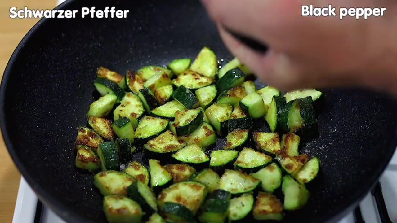 Delicious fried zucchini in 5 minutes! Easy recipe.