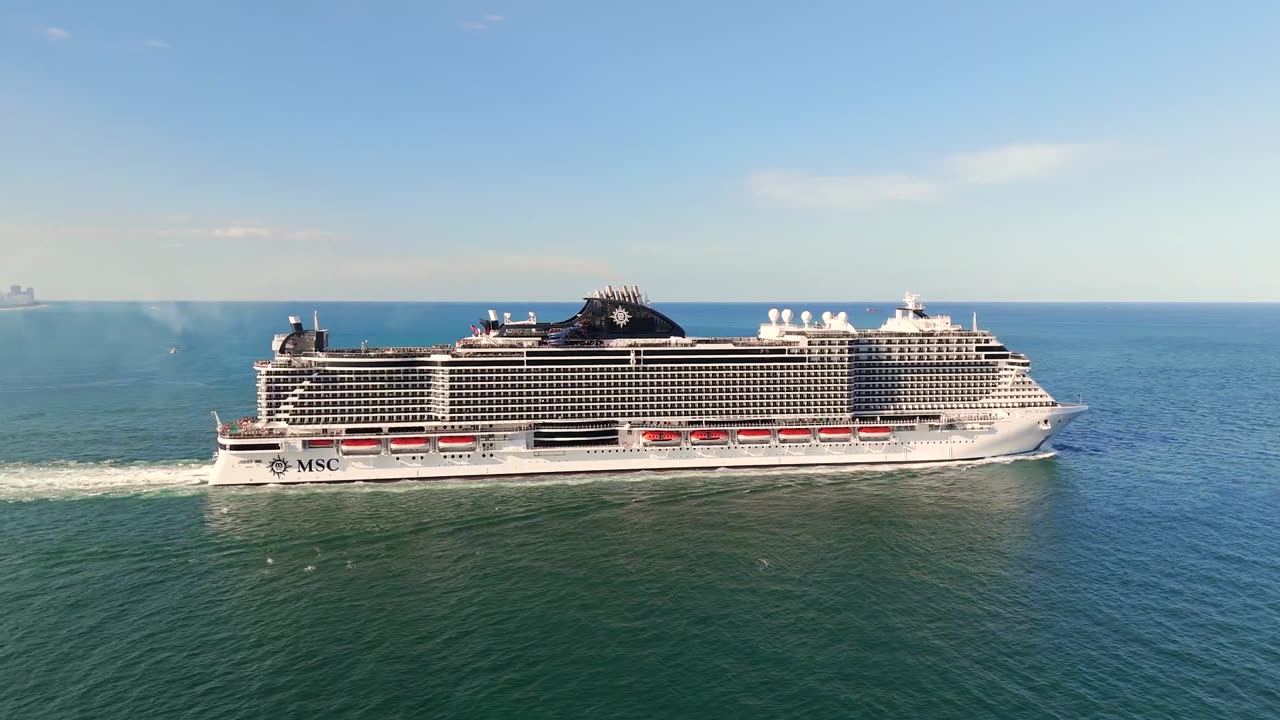 Giant cruise Ship---MSC