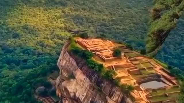 Sigiriya rock 🌍❤️ #sigiriya #srilanka #travel #location