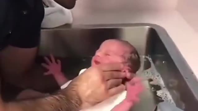 Funny baby bathing moment ¡¡ Caring baby moment