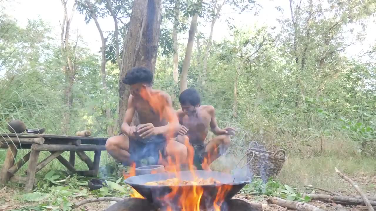 Primitive Technology- Coocking PorkBelly eating In jugle