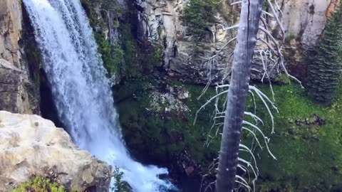 THE FAMOUS WATERFALLS IN THE WORLD