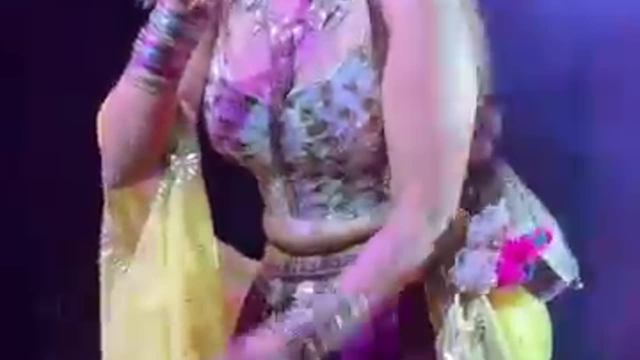 Aishwarya Majmudar Live in Toronto - 2024🇨🇦 Biggest garba of Canada ‪@AishwaryaMajmudar‬ #garba