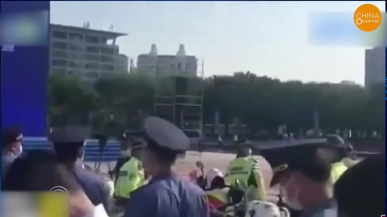 China Seizes 30,000 E-bikes Overnight, 250K Police Chase in the Streets,Citizens Flee Like in a Race