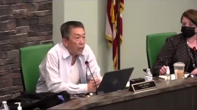 Soldier turned councilman shows scar he suffered serving country during meeting