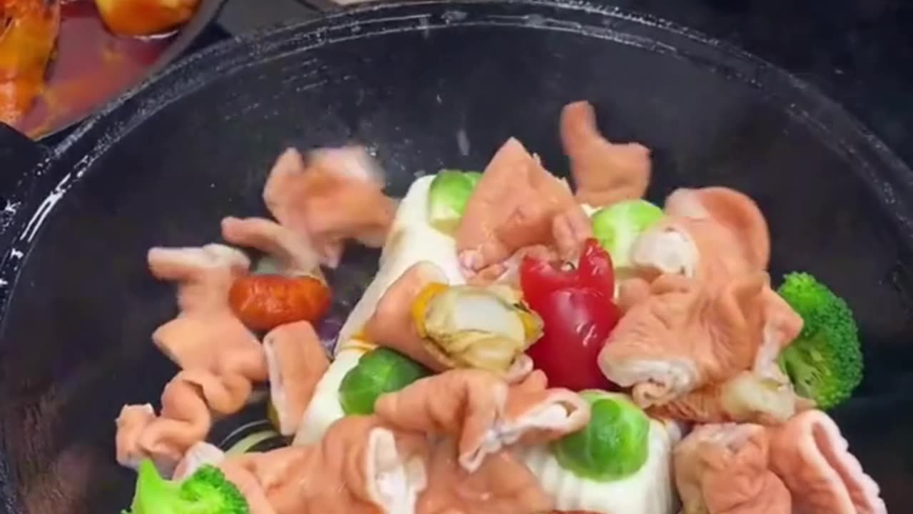 Watch: Japanese Chef Creates a Stunning and Colorful Dish! 🍣👨‍🍳