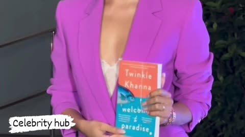 Kiara Advani posing with Twinkle Khanna book