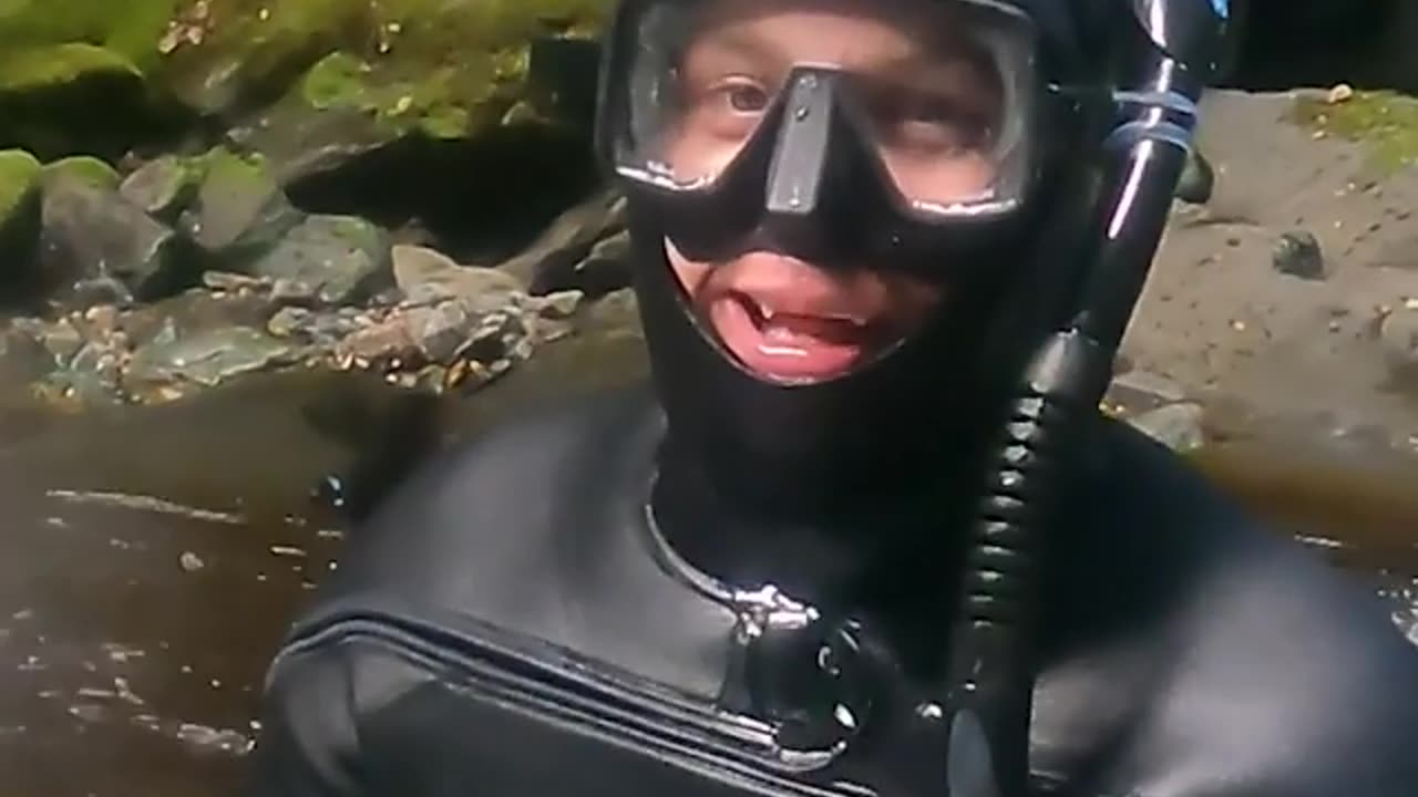 Moment Diver Finds The Biggest Gold Nugget!