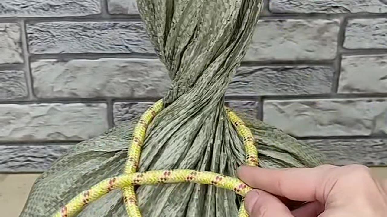 Easy rope tying knot