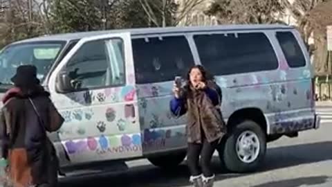 Triggered liberal lady screams at anti-mandate protestors: ‘Stop invading our territory!’