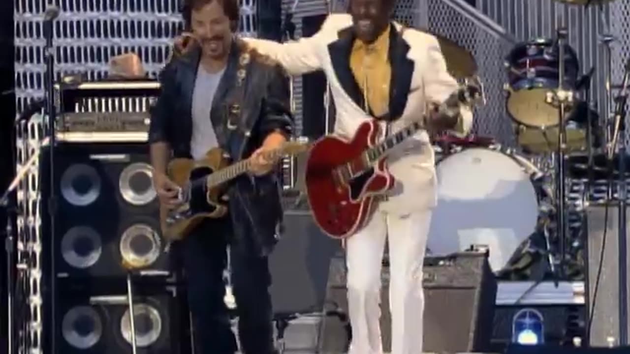 Chuck Berry with Bruce Springsteen & The E Street Band _Johnny B. Goode_ _ Concert for the Rock Hall