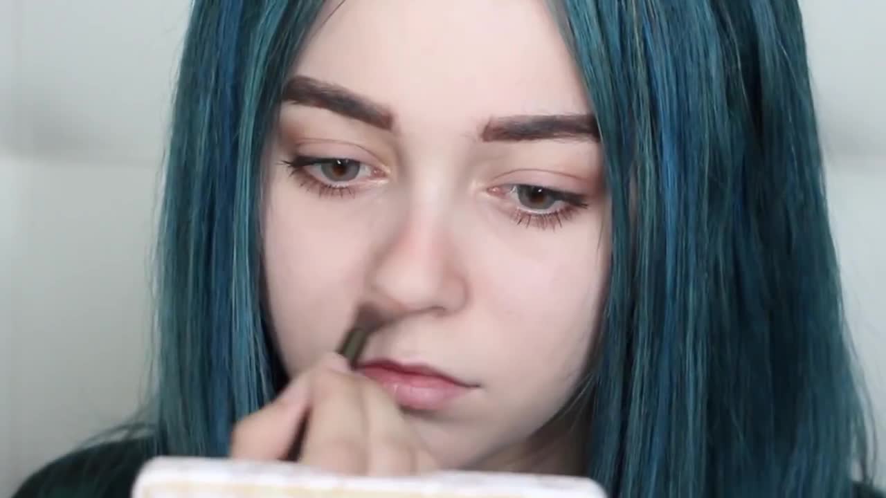 Make-up Tutorial of Billie Eilish