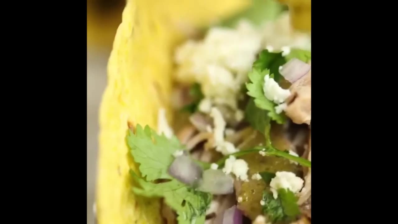 Slow Cooker Green Chille Tacos