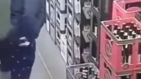 Big Guy Takes Fat Dump In Supermarket Aisle