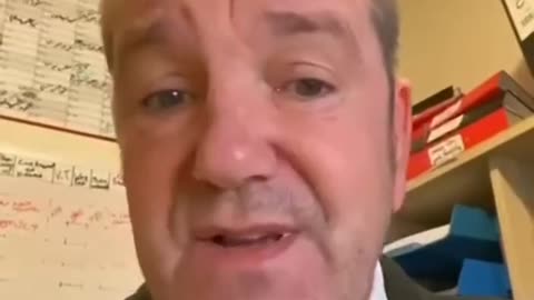 英國葬儀社老闆拜託大家不要再打針了 真的死太多人了！