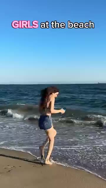 GUYS vs GIRLS at the beach 🏖️ 😂