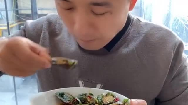 The Chinese cuisine abalone is delicious