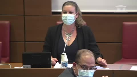 Mathilde Panot tire à boulets rouges sur le laboratoire Sanofi