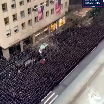 NYC Police Fill the Streets in Memorial for Fallen Officer