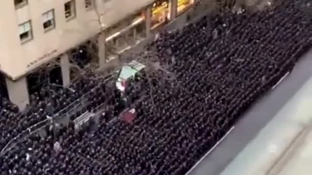 NYC Police Fill the Streets in Memorial for Fallen Officer