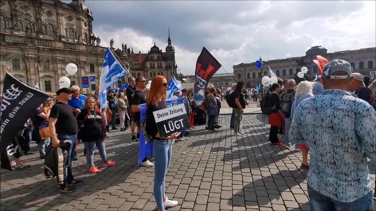 TAG DER FREIHEIT - DRESDEN, Theaterplatz, 17 06 2023 - SPAZIERGANG, Start und Ankunft des Aufzuges