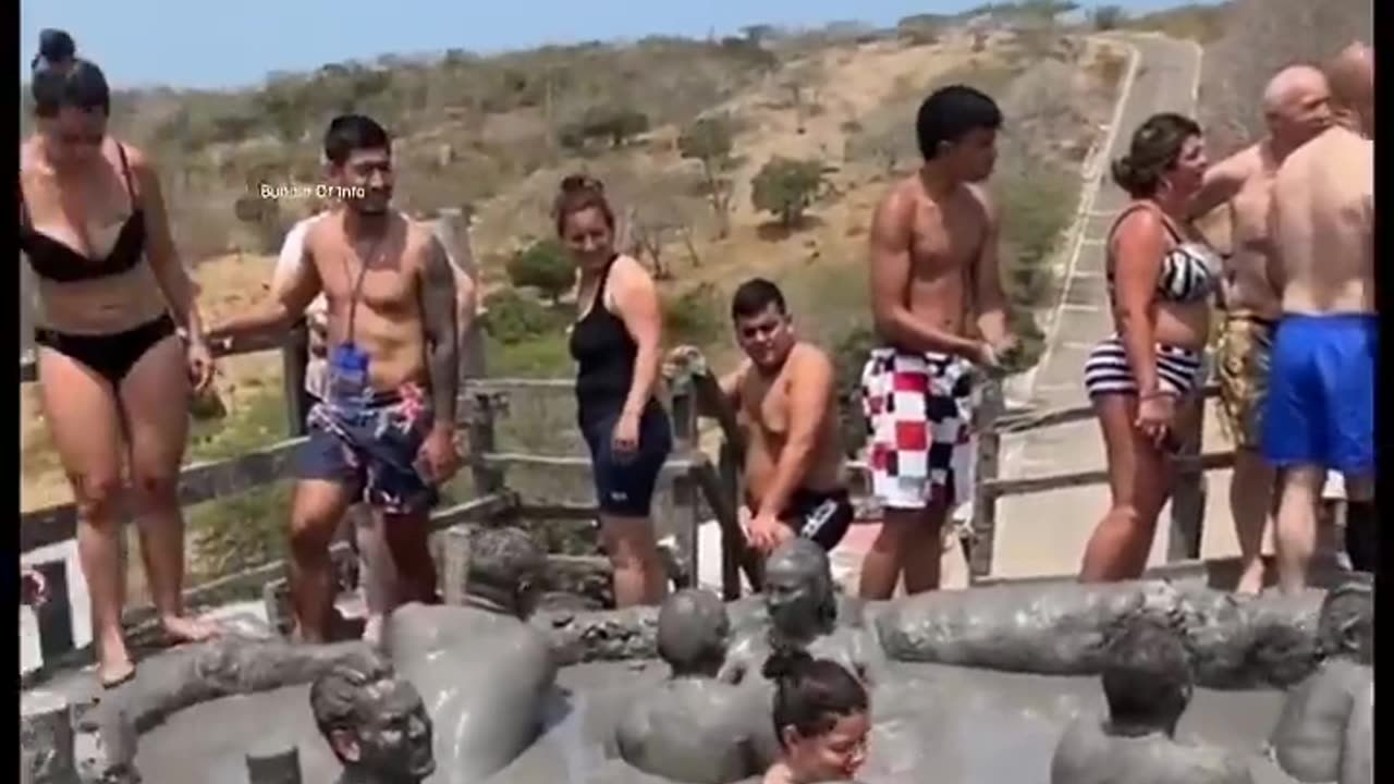 इसे कहते हैं नहाना 😱😜😜_Colombia Volcano Mud Bath_