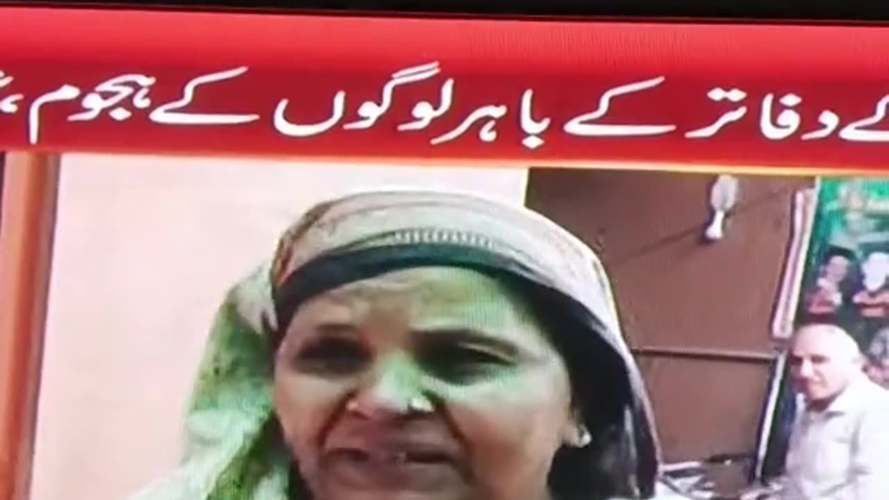 A PAKISTANI LADY CRIES FOR MONTHLY ELECTRIC BILL.