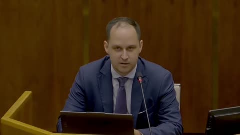 Adam Lučanský čistil v NRSR žalúdok beštiálnej „Bloody Mary“ Kolíkovej
