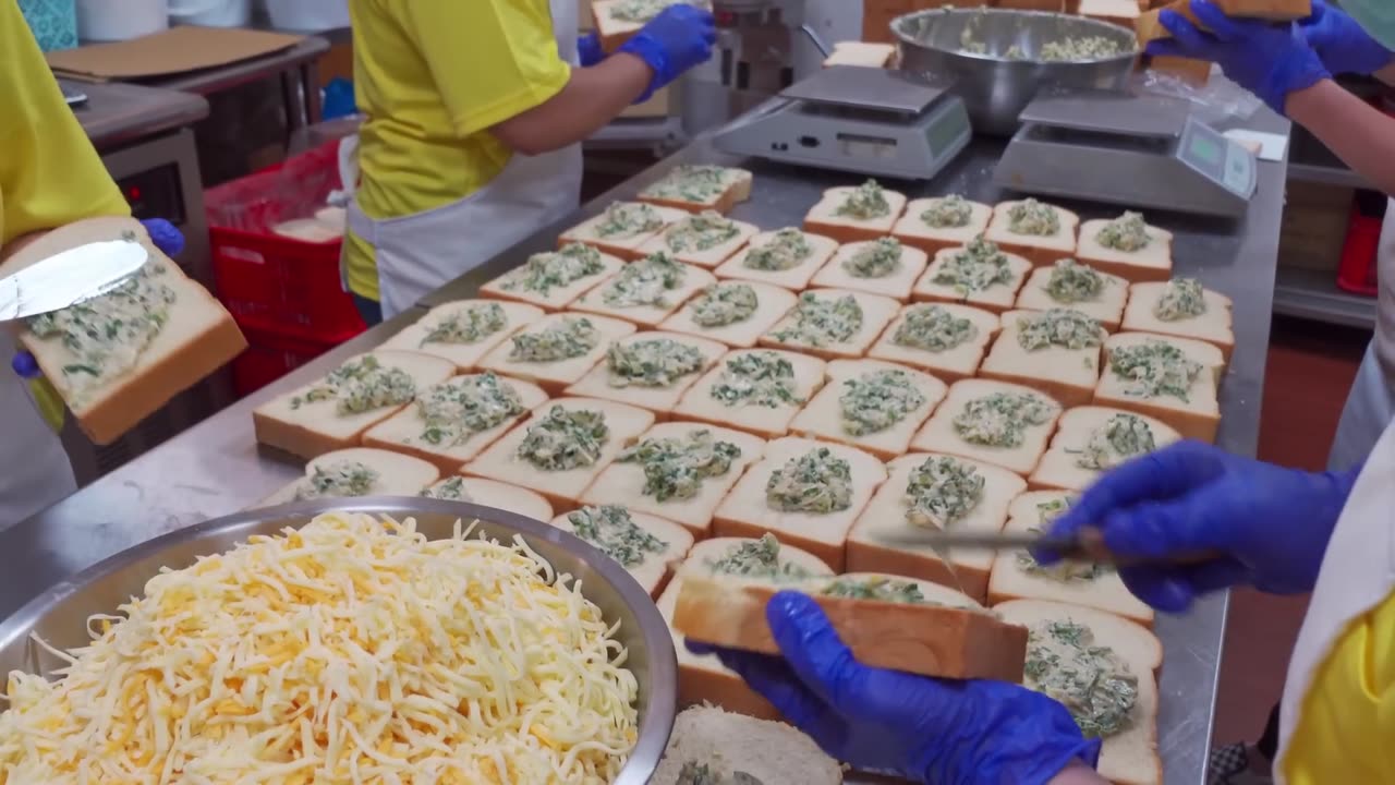 3000 sales per day！Delicious Bread Making - Pizza Bread, Green Onion