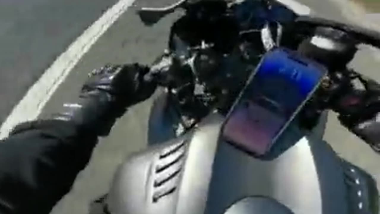 Motorcycle rider gets speed wobbles on highway 😳