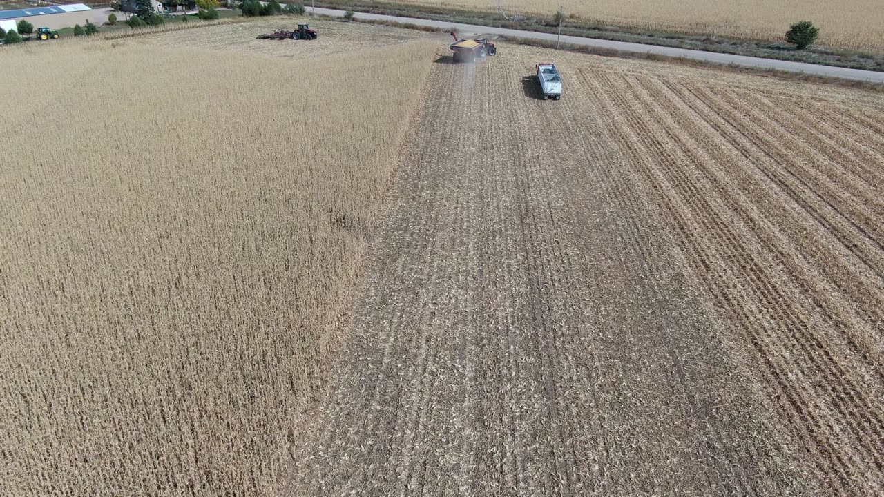 Grain cart unloading