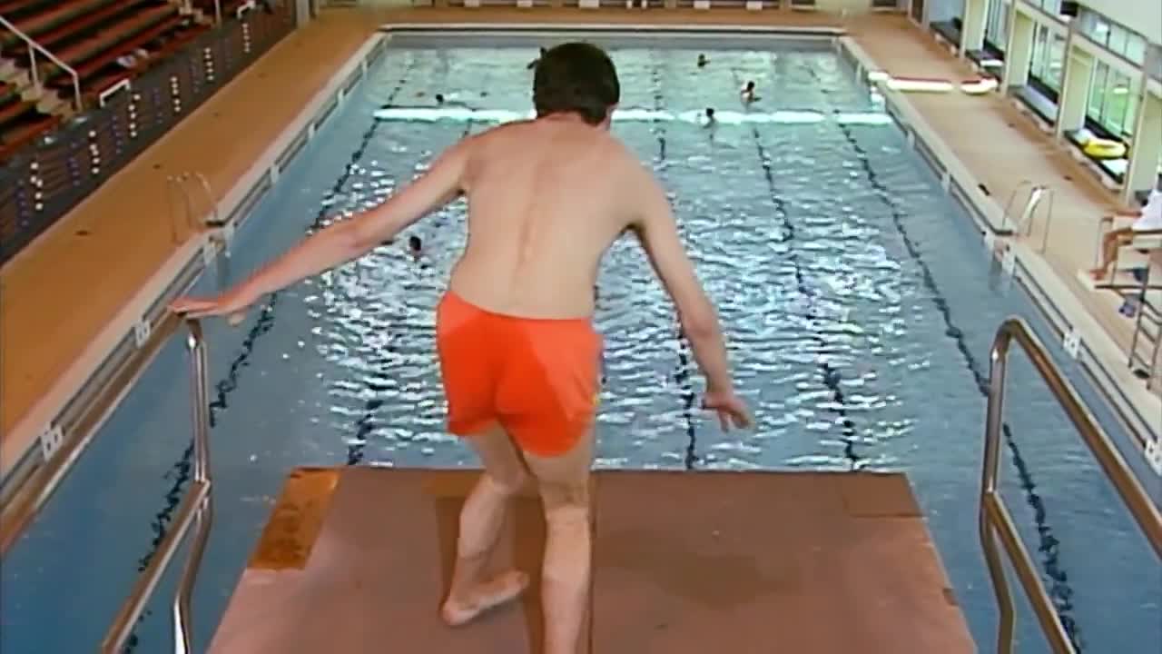 Mr Bean Dive and Swimming