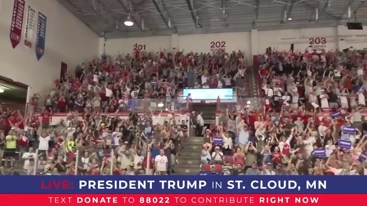 PACKED HOUSE IN MINNESOTA FOR PRESIDENT TRUMP