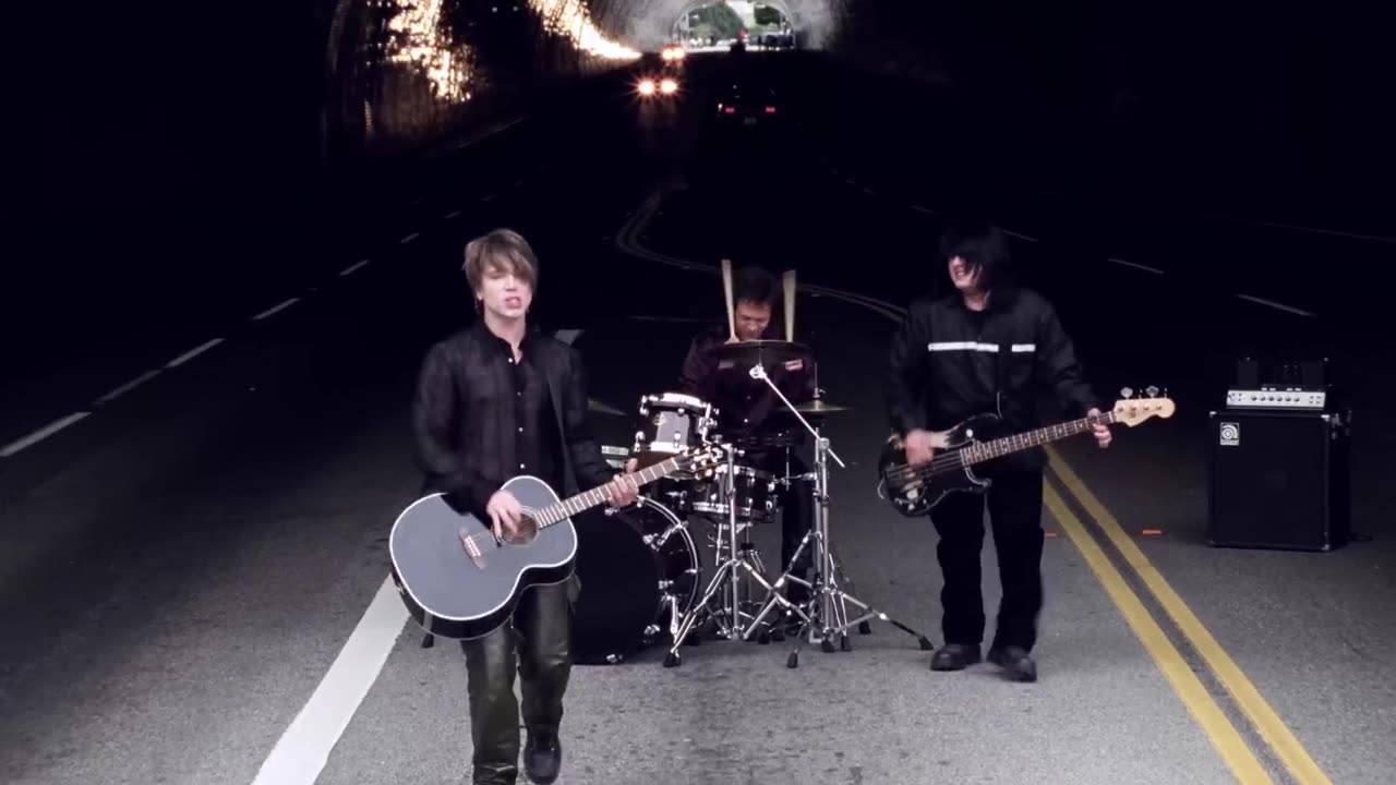 Goo Goo Dolls – Iris [Official Music Video]