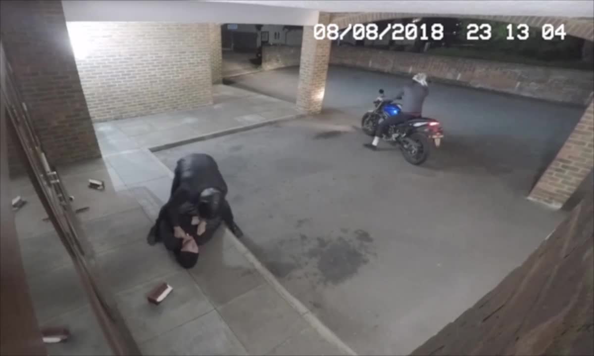 Criminal Gets K.O.'ed By Instant Karma