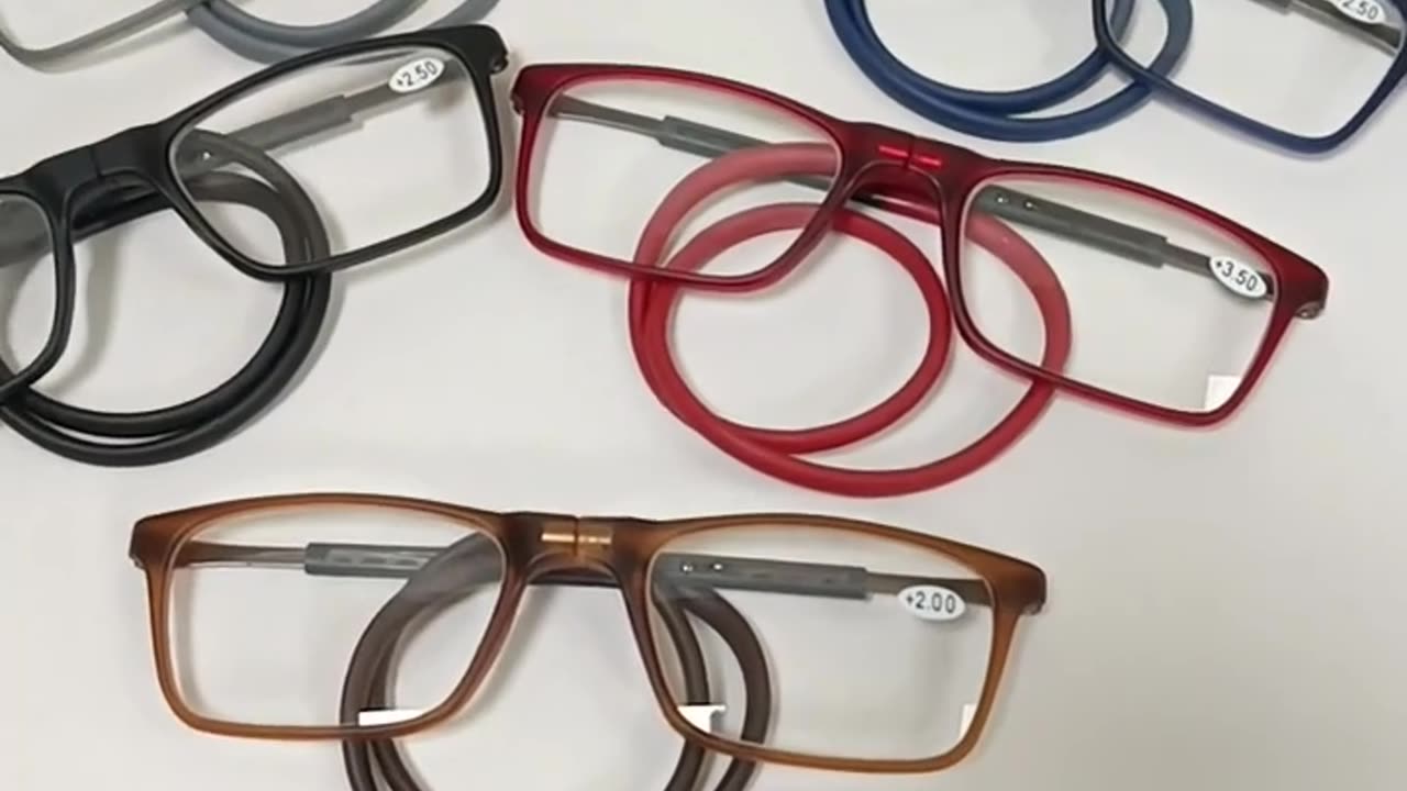 Convenient Magnetic Reading Glasses With Hang a Neck