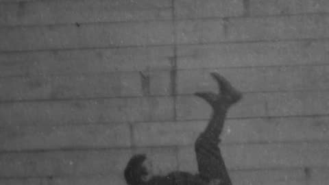 New York Street Performer (1898 Original Black & White Film)