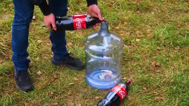 Experiment: Coca Cola VS Mentos