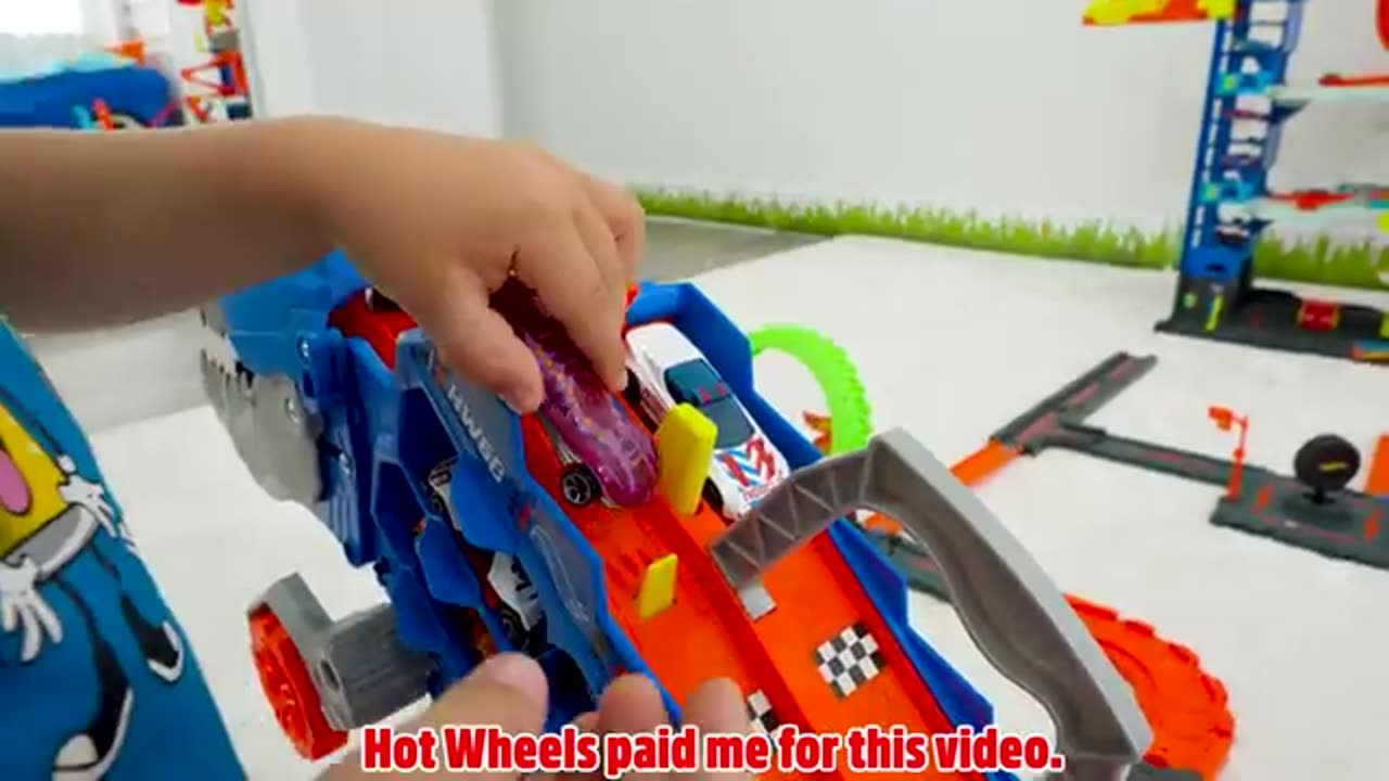 Chris plays with toy cars and saves Hot Wheels City