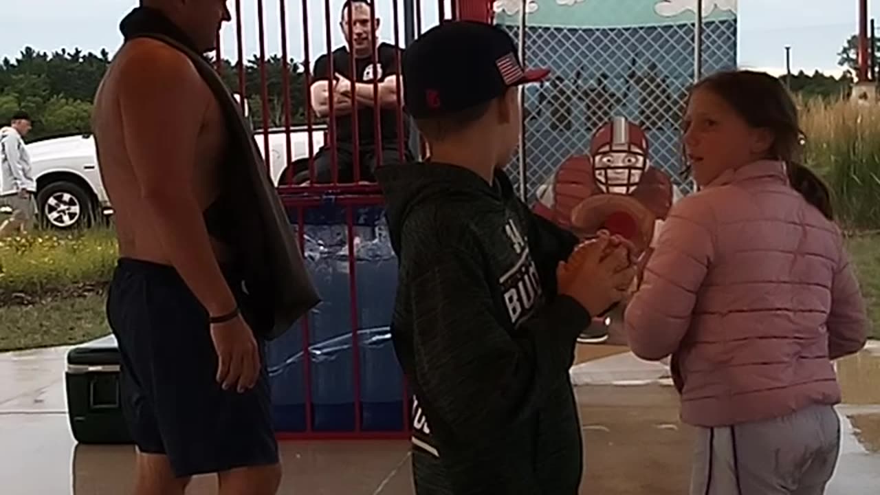 DUNK THE POLICE OFFICER.. WATCH WHAT I DID 😂😂🤣🤣