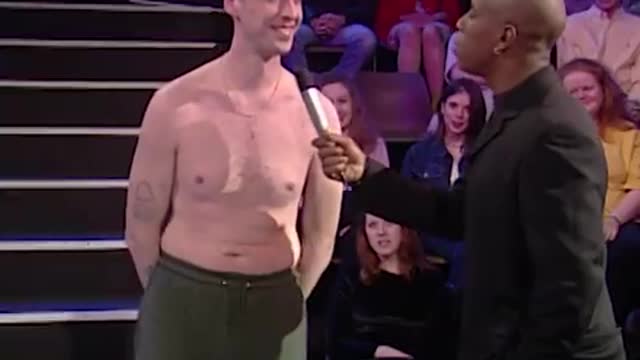 Stretchiest skin record holder Garry Turner shocks and amazes with his extraordinary body