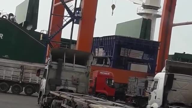 Discharging grain from the ship, the port of Mersin