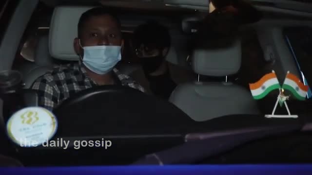 Ibrahim Ali Khan BLUSHES &Gf Palak Tiwari Hiding Faces In Car